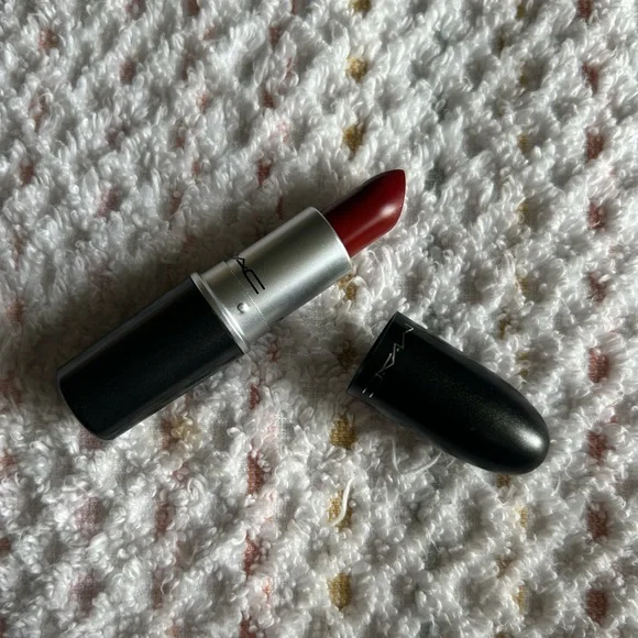 MAC Cosmetics Lipstick in Diva - Picture 1 of 4